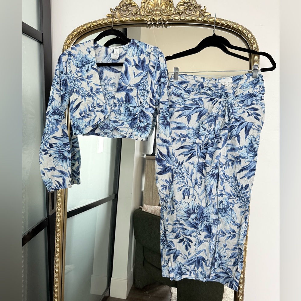 H&M Blue and Cream Floral Skirt